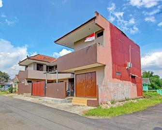 Spot On 91932 Guest House Mustika Syariah - Purwokerto - Будівля