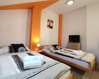 hotel 28 - Jaromer - Yatak Odası