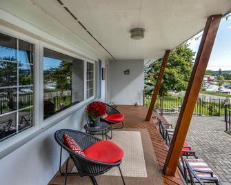 Marina House with Hot Tub & Sauna - Penetanguishene - Balcón