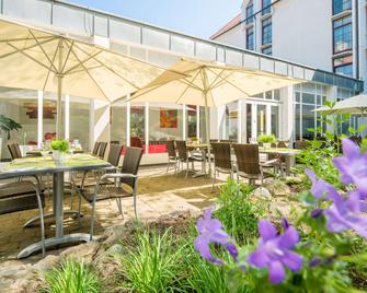 Best Western PLUS Hotel Am Schlossberg - Nuertingen - Patio