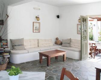 Vidalis Hotel - Kionia - Wohnzimmer