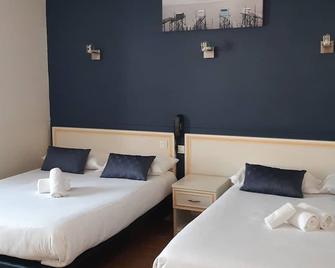 Hostellerie du Cheval Blanc - Noyant-de-Touraine - Bedroom