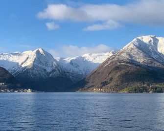 Sognefjord Gjesteheim - Vangsnes - Balcón