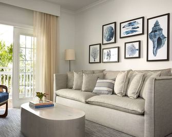Family Fun in Key West with 4 Pools & Free Shuttle! 2 Waterfront Units! - 키웨스트 - 거실