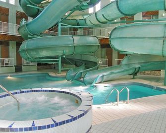 Tropical Inn - North Battleford - Pool
