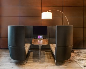 Crowne Plaza Milwaukee Airport by IHG - Milwaukee - Building