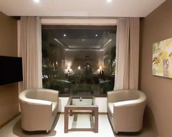 Urban Sands Iloilo Hotel - אילוילו סיטי