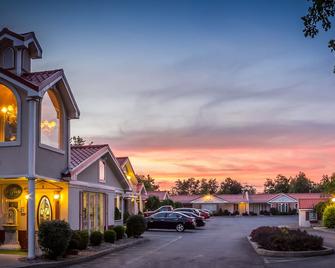 Village Haven Inn & Extended Stay - Clarence - Edificio