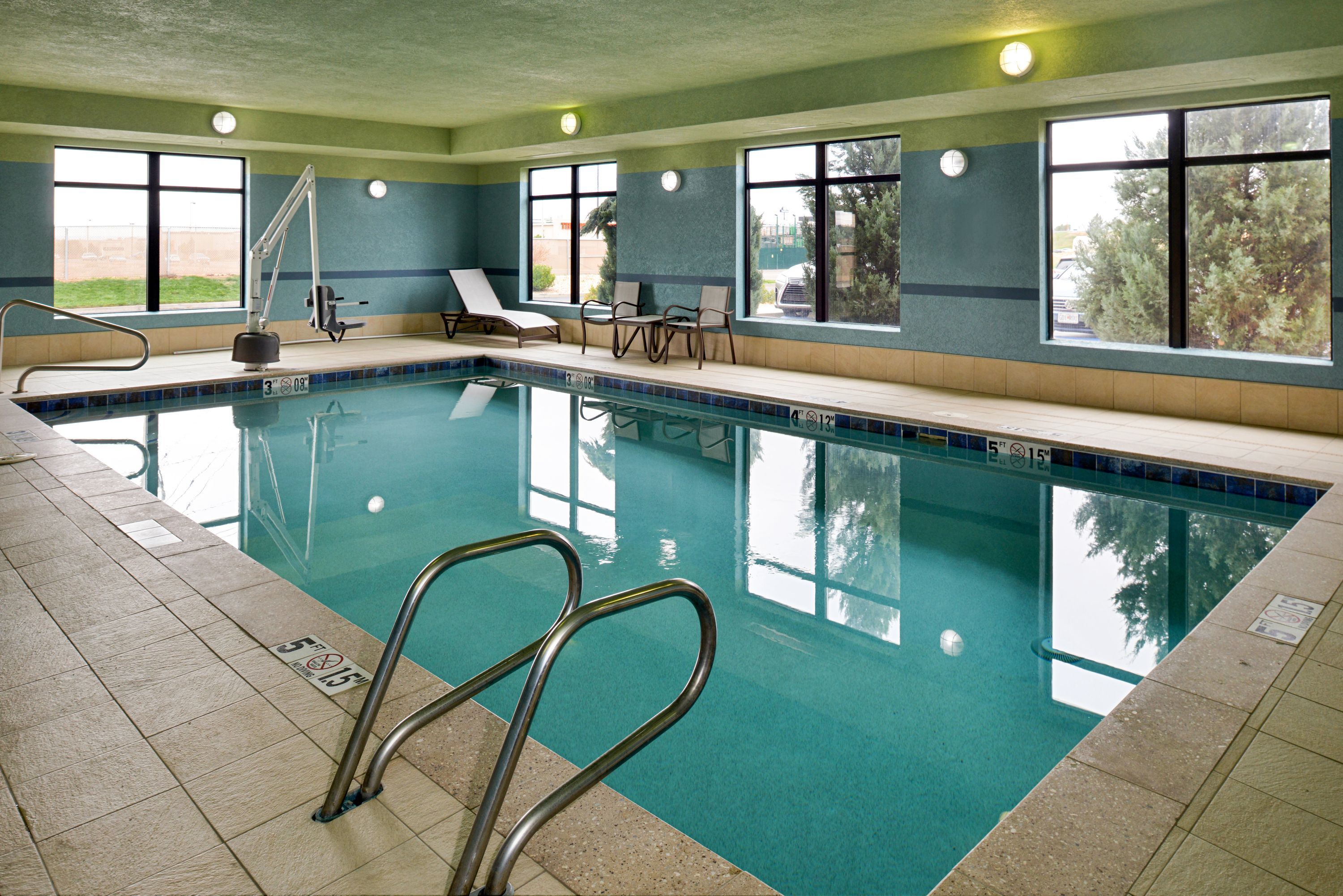 Holiday Inn Express & Suites Pueblo North By IHG - פואבלו - בריכה