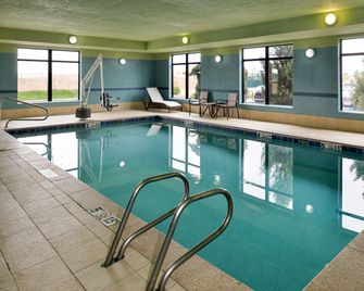 Holiday Inn Express & Suites Pueblo North By IHG - פואבלו - בריכה