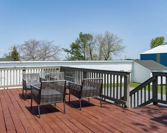 K's Motel with Stunning St. Lawrence River Views - Room 8 - Clayton - Balcón