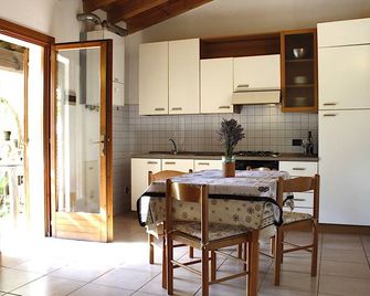 Farm Holidays in a strategic point between Garda lake, Verona and Mantua, - Volta Mantovana - Keuken