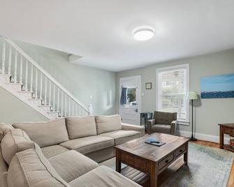 Seaside - Traditional duplex in historic downtown! - Cape Charles - Soggiorno