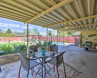 Vintage Las Vegas Oasis Less Than 3 Mi to the Strip! - Las Vegas