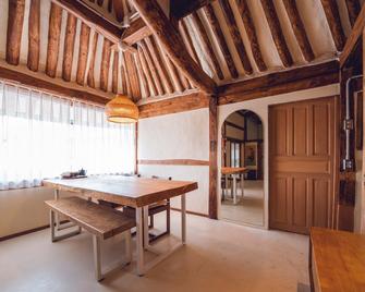 Goheung Namsoonjae Hanok Stay - Goheung - Comedor