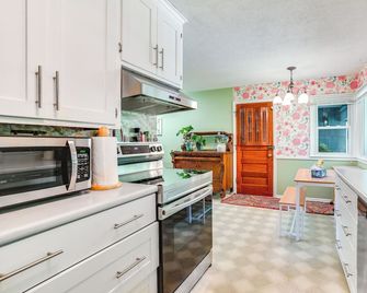 Family-Friendly Cottage Grove Home w/ Fireplace! - Cottage Grove - Cocina