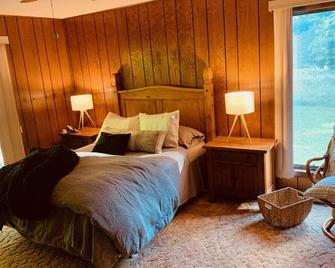 Walloon Lake home on exclusive Eagle Island Peninsula - Boyne City - Habitación