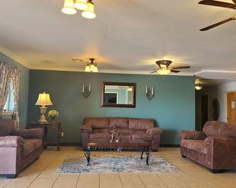 Spacious Suite in Hotel - Savanna - Living room
