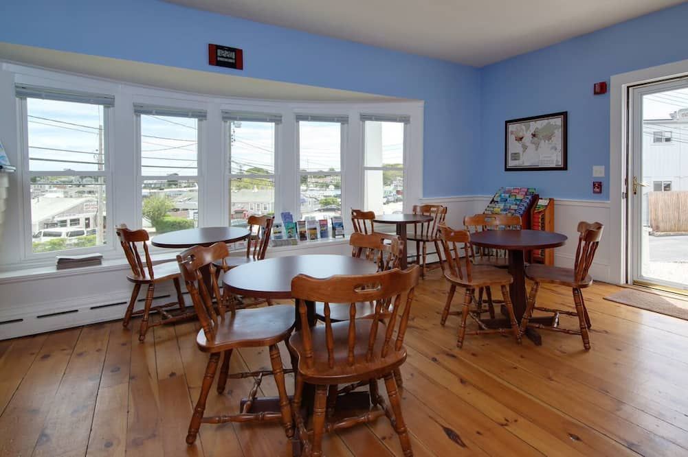 Cape Cod Harbor House Inn - היאניס - מסעדה