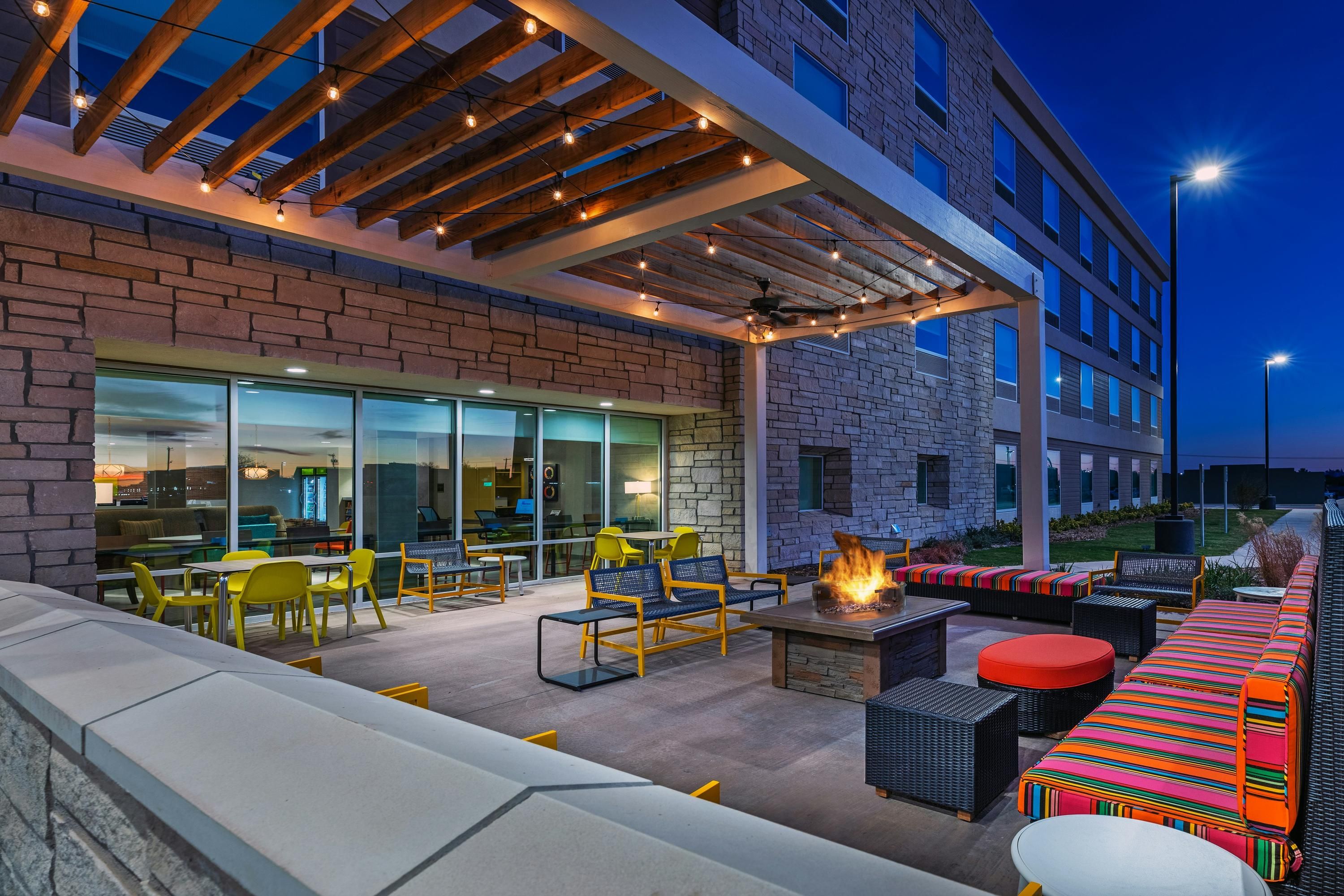 Home2 Suites by Hilton Midland East - Midland - Terasa