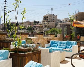 Carob Hostel - עמאן - מרפסת