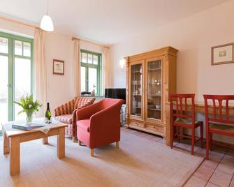 Ferienhaussiedlung Strandperlen Küstenhof 1c (Typ V) - Wustrow (Darss) - Wohnzimmer