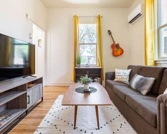 Christmas Festival Tucson Retreat 1br Downtown - Tucson - Living room
