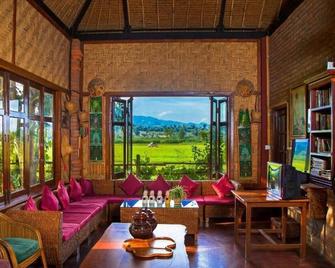 Mr. Charles River View Lodge - Hsipaw - Lounge