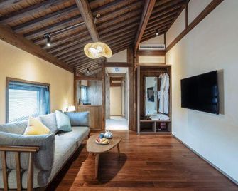 Mudong Shijiu Guesthouse - Huangshan - Living room