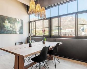 Luxurious Designer Gem located at The Harri - Kapstadt - Essbereich