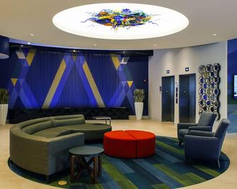 Holiday Inn Express & Suites Louisville Downtown By IHG - לואיסוויל - טרקלין