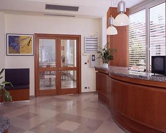 Hotel Garden Palace - Varazze - Front desk