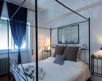 Le Fate Apartments - Rome - Bedroom