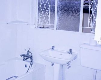 Royal Guest House - Harare - Kamar Mandi