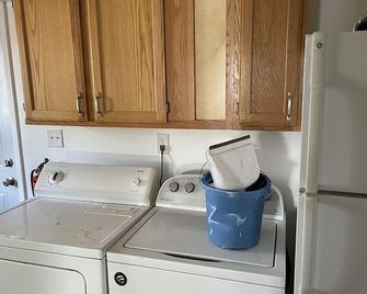 Xxxxxxxcxccccc - Charleston - Laundry facility