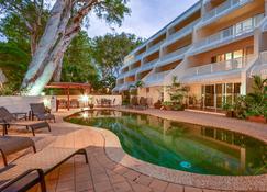 Marlin Waters Beachfront Apartments - Palm Cove - Pool