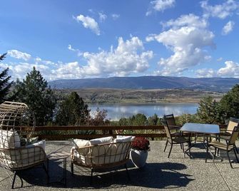 Rural retreat overlooking Swan Lake w/artist studio on site - Vernon - Balcone