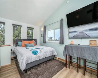 Cypress Cottage: Fabulous and Serene in Nye Beach - Newport - Bedroom