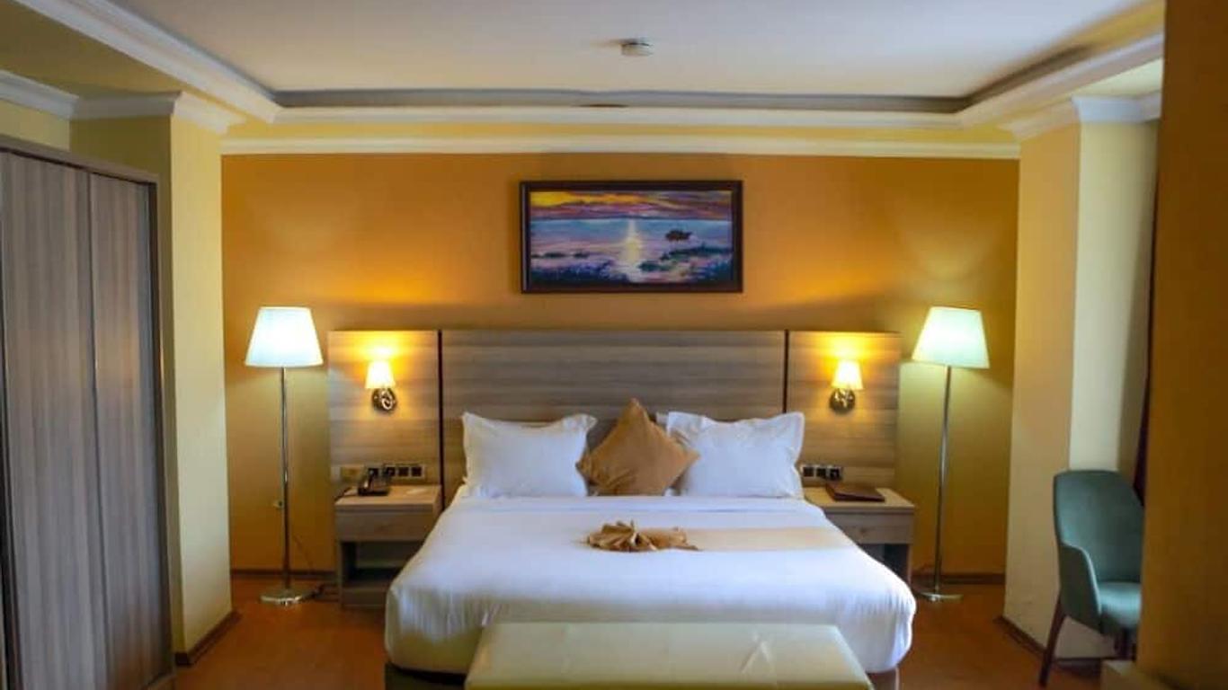 Holiday Hotel