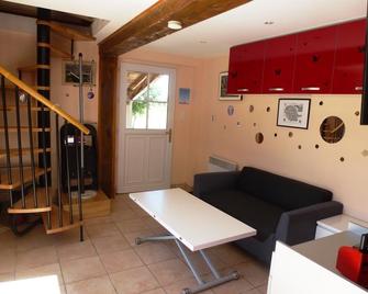 Cottage 4 people, with south-west of the sun at the pool - Brens - Wohnzimmer