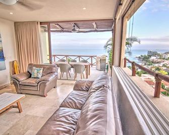 Punta Esmeralda - Beachfront with 8 Pools, Gym & Spa - La Cruz de Huanacaxtle - Balcón