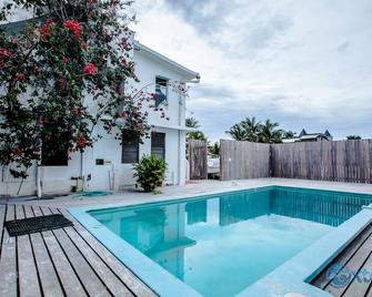 Flying Cloud Hotel - Xcalak - Piscina