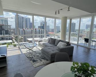Luxury Apartment In Ft Lauderdale - Fort Lauderdale - Living room