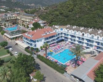 艾瑟希爾俱樂部酒店 - 馬馬利斯 - 馬爾馬里斯 - 游泳池