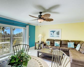 South Beach Condo Hotel - Treasure Island - Living room