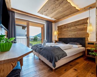 Chalet 'Dolomites Villa Anita' with Mountain View, Private Terrace & Wi-Fi - Braies - Bedroom