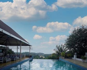 Silverador Resort Club - Thāne - Pool