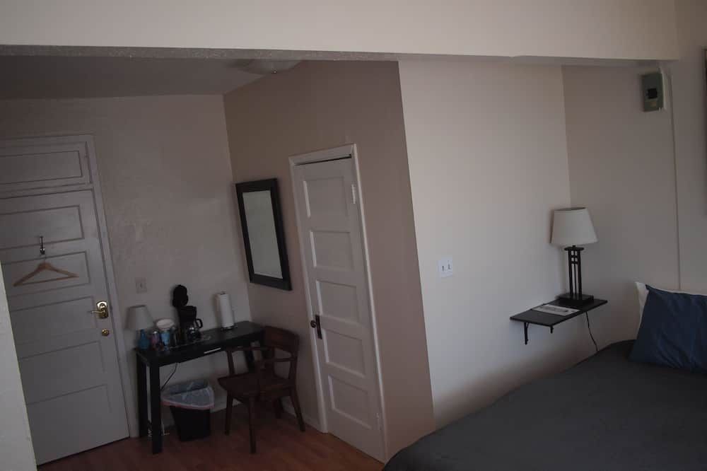 Bathroom view of Comfortable Clarkdale retreat