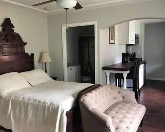 Emily's Studio - Kelseyville - Bedroom