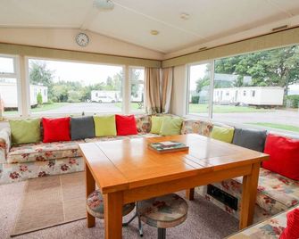 3 Old Orchard - Much Wenlock - Dining room